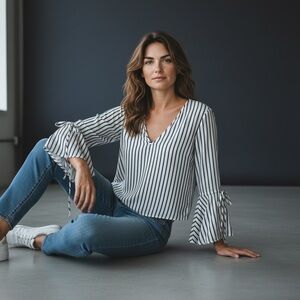 Cloth & Stone blouse women's XS stripe bell sleeve V neck gray white nautical